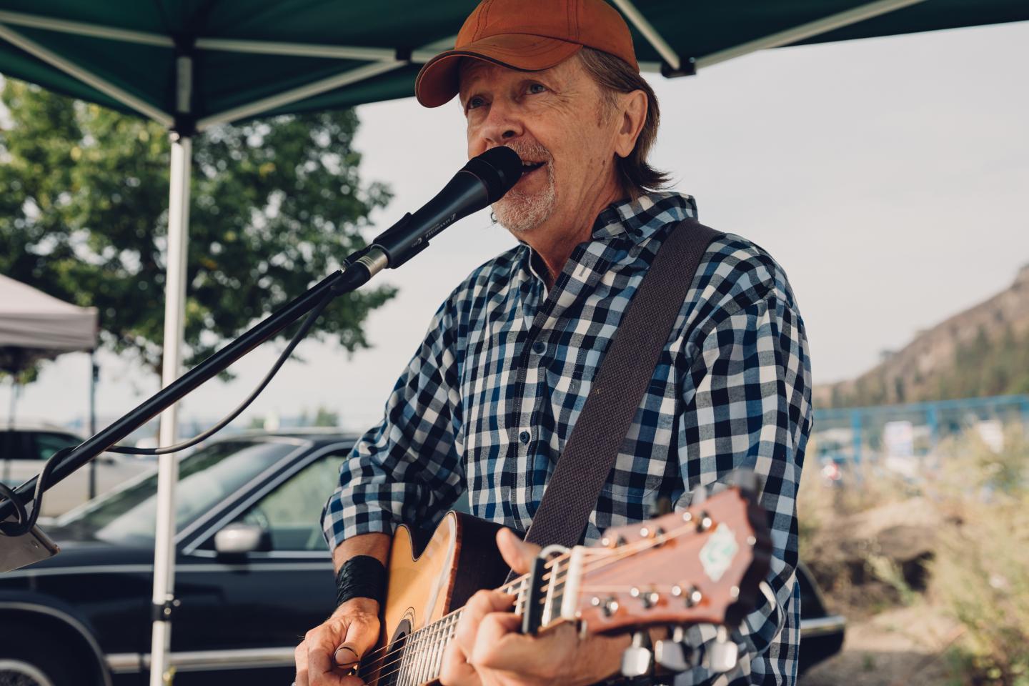 Vernon farmer's market music