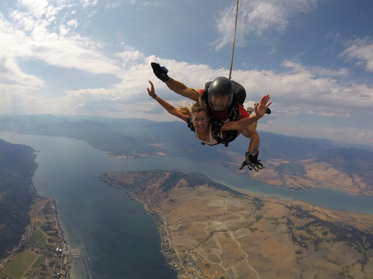 tandem skydivers