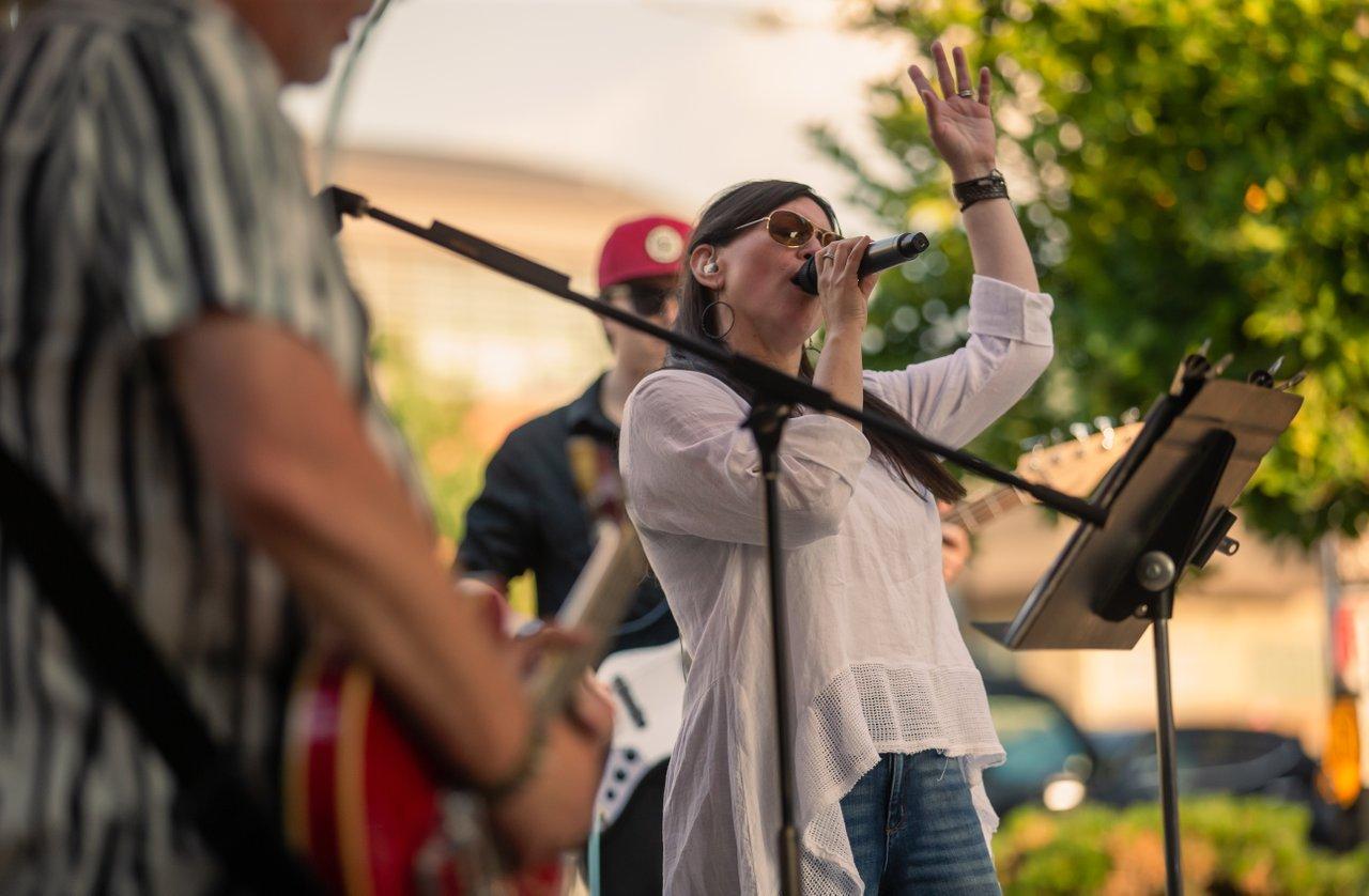 Lady singing at Downtown sounds