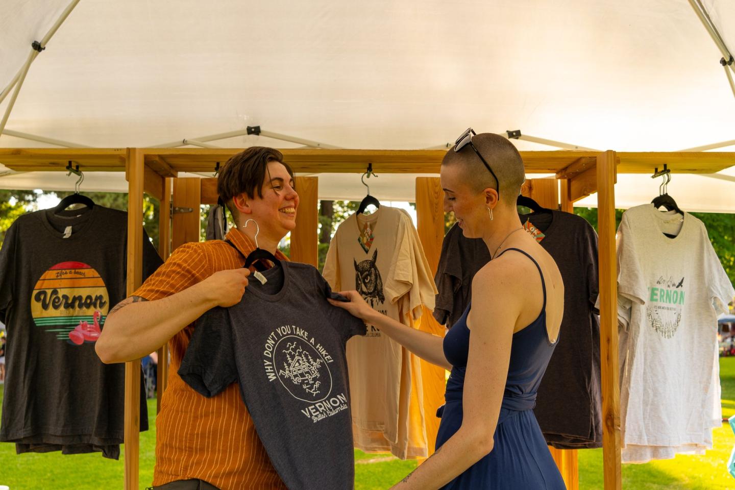 couple shopping at market